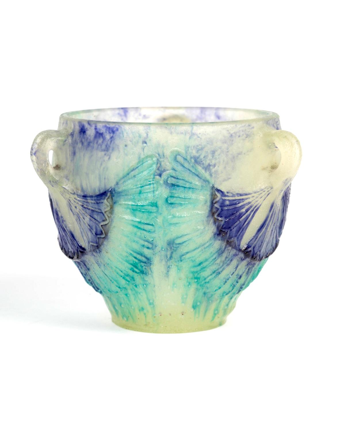 1924 Gabriel Argy-Rousseau Bowl Lotus Pate de Verre Glass (Französisch) im Angebot