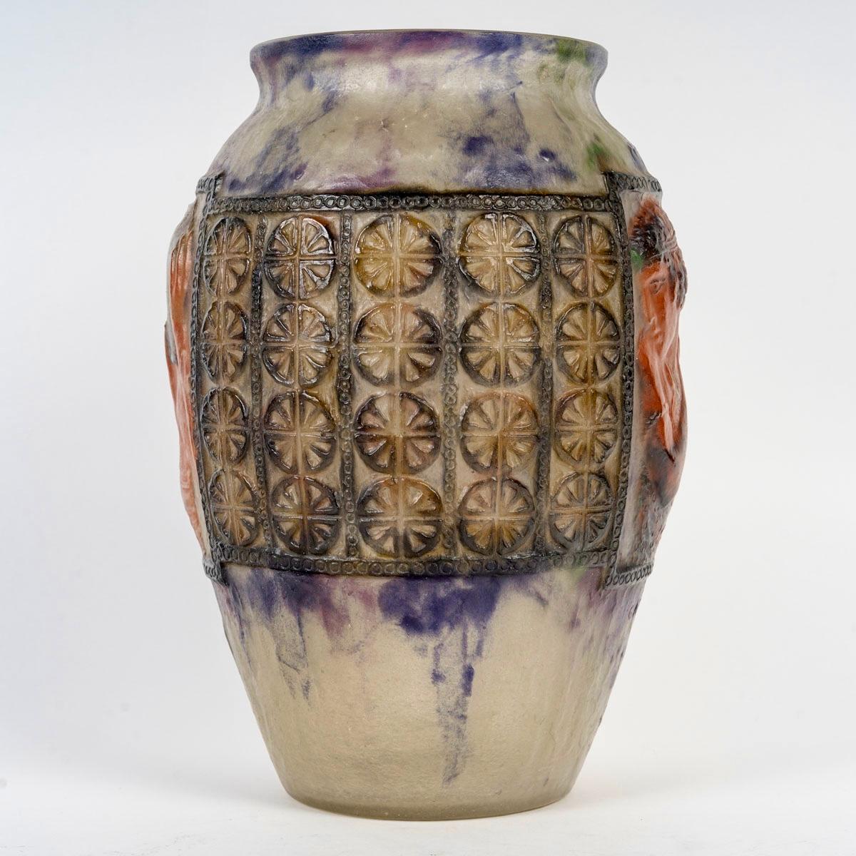 Francese 1924 Gabriel Argy-Rousseau - Vaso libagione in vetro Pate De Verre in vendita