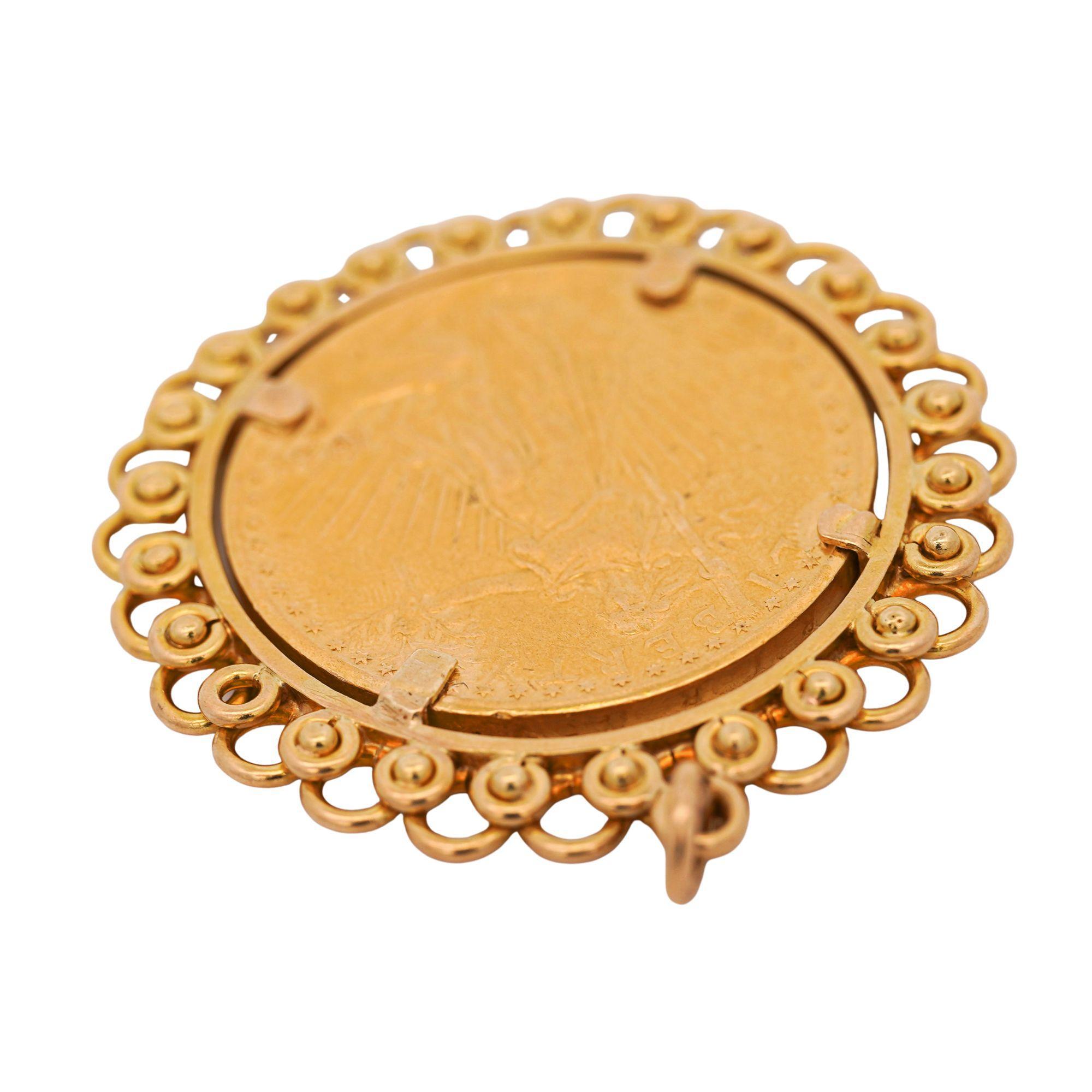 Auténtica moneda de oro de 20 dólares de Lady Liberty de 1924 montada en bisel de oro amarillo de 14 quilates creando un colgante ponible de 48 mm de diámetro. La moneda original de oro de 22 quilates presenta un diseño de Saint-Gaudens de 3 mm de