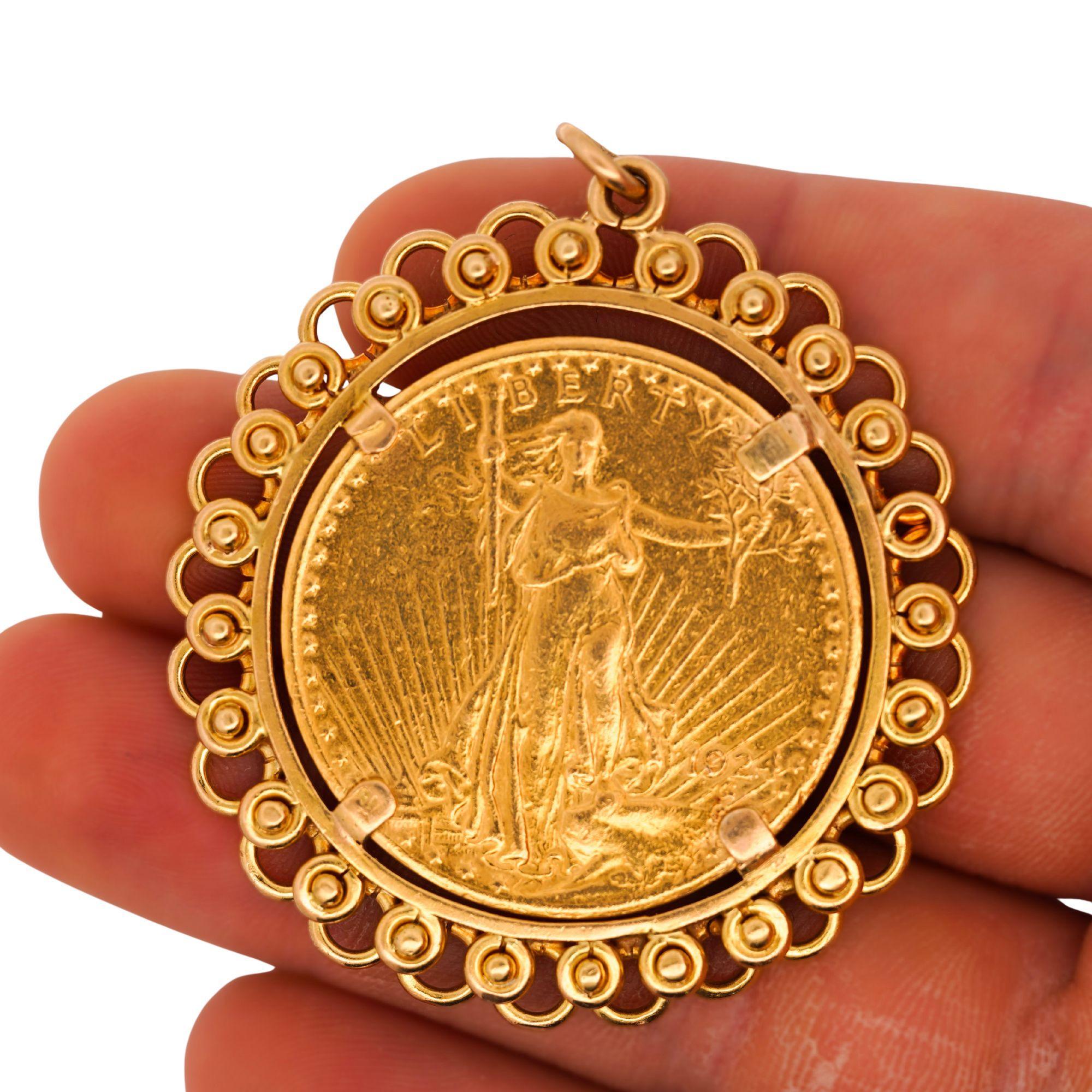 Colgante de oro amarillo de 14 quilates con bisel de moneda de 20 dólares de EE.UU. de 1924 Lady Liberty Moderno en venta