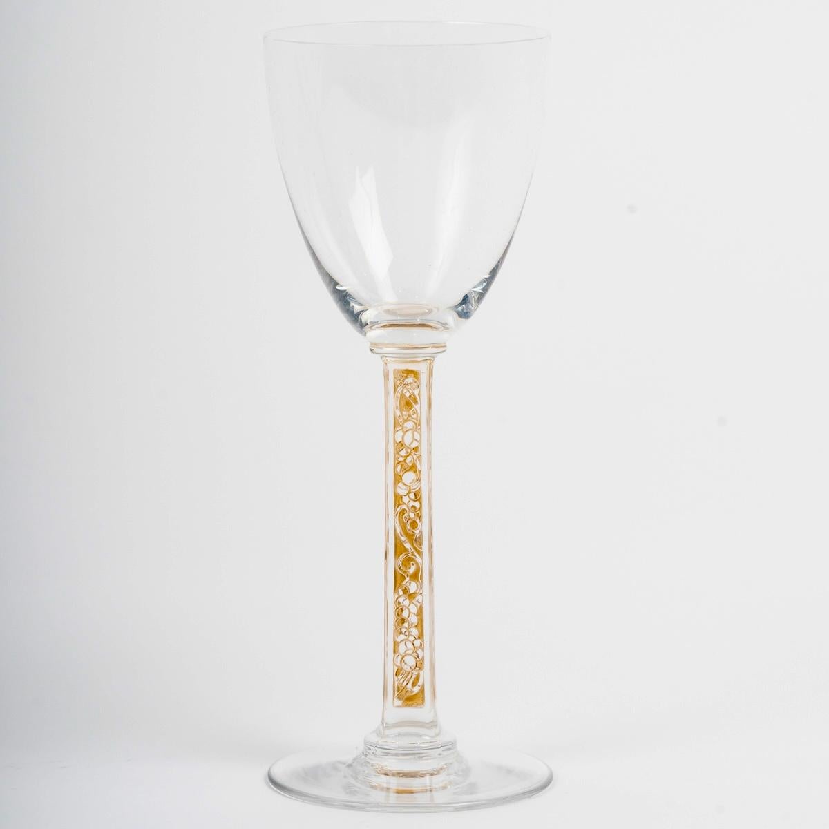 1924 René Lalique 18 Phalsbourg Gläser Glas mit Sepia Patina (Französisch) im Angebot