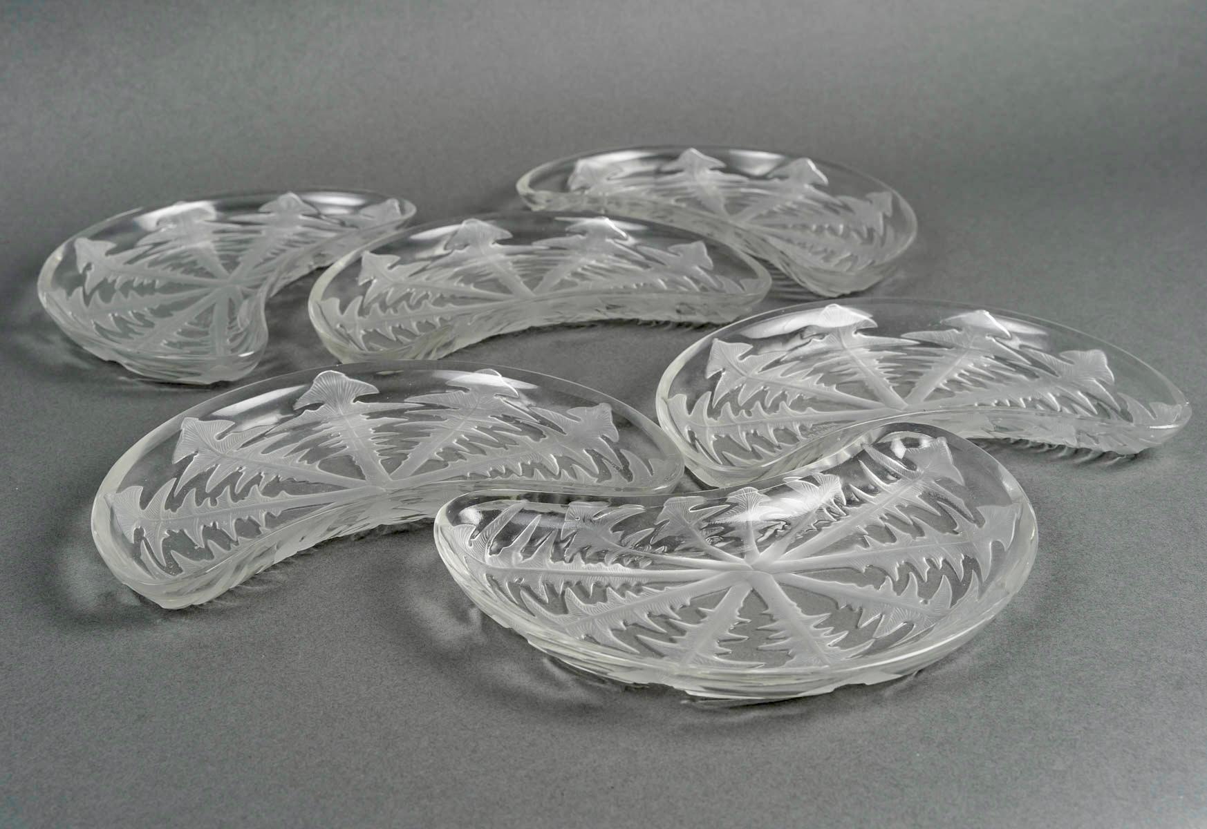 1924 Rene Lalique - 6 Platos de Ensalada Medialuna Pissenlit Vidrio Diente de León Moldeado en venta