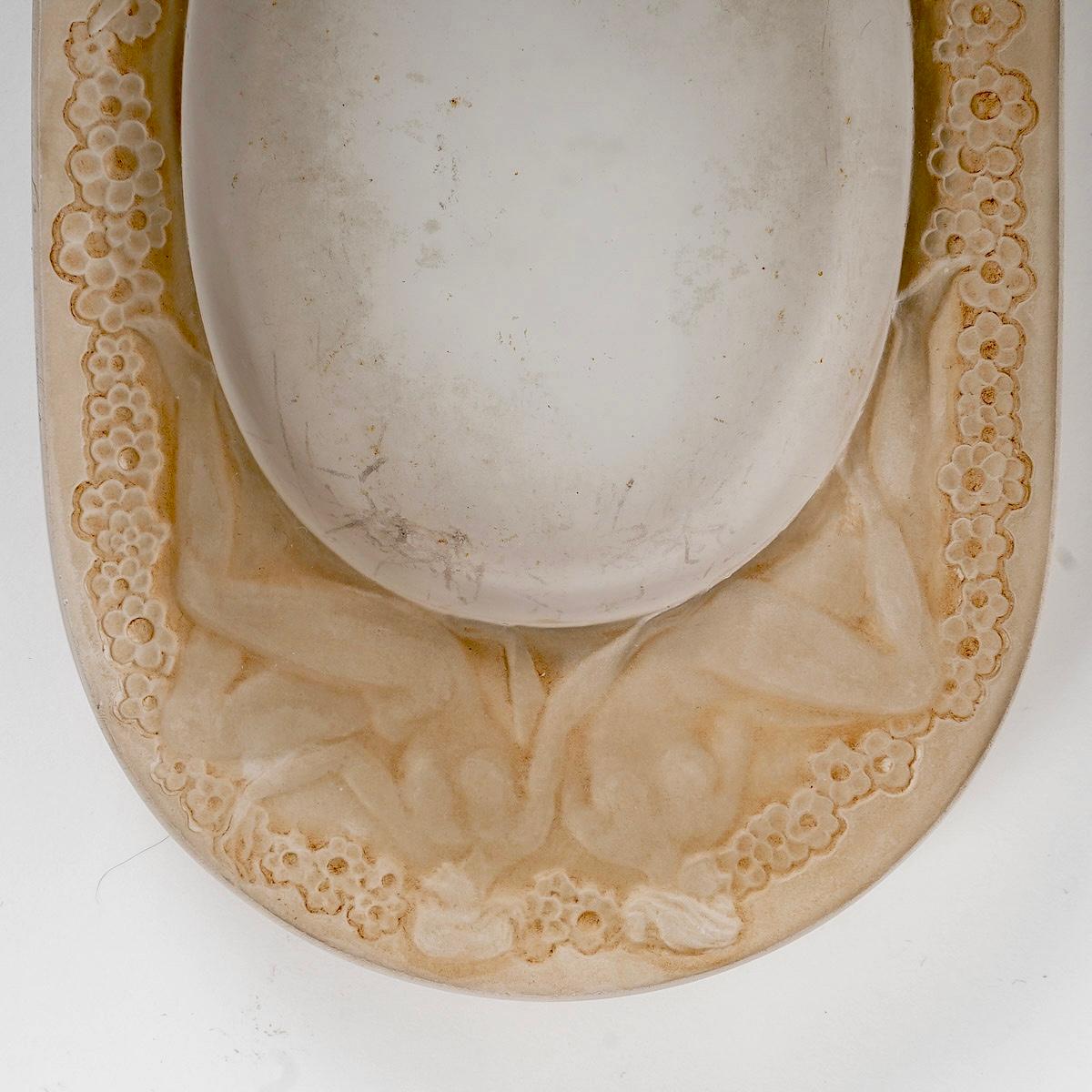 1924 Rene Lalique Aschenbecher Medicis mattiertes Glas mit Sepia Patina (Art déco) im Angebot