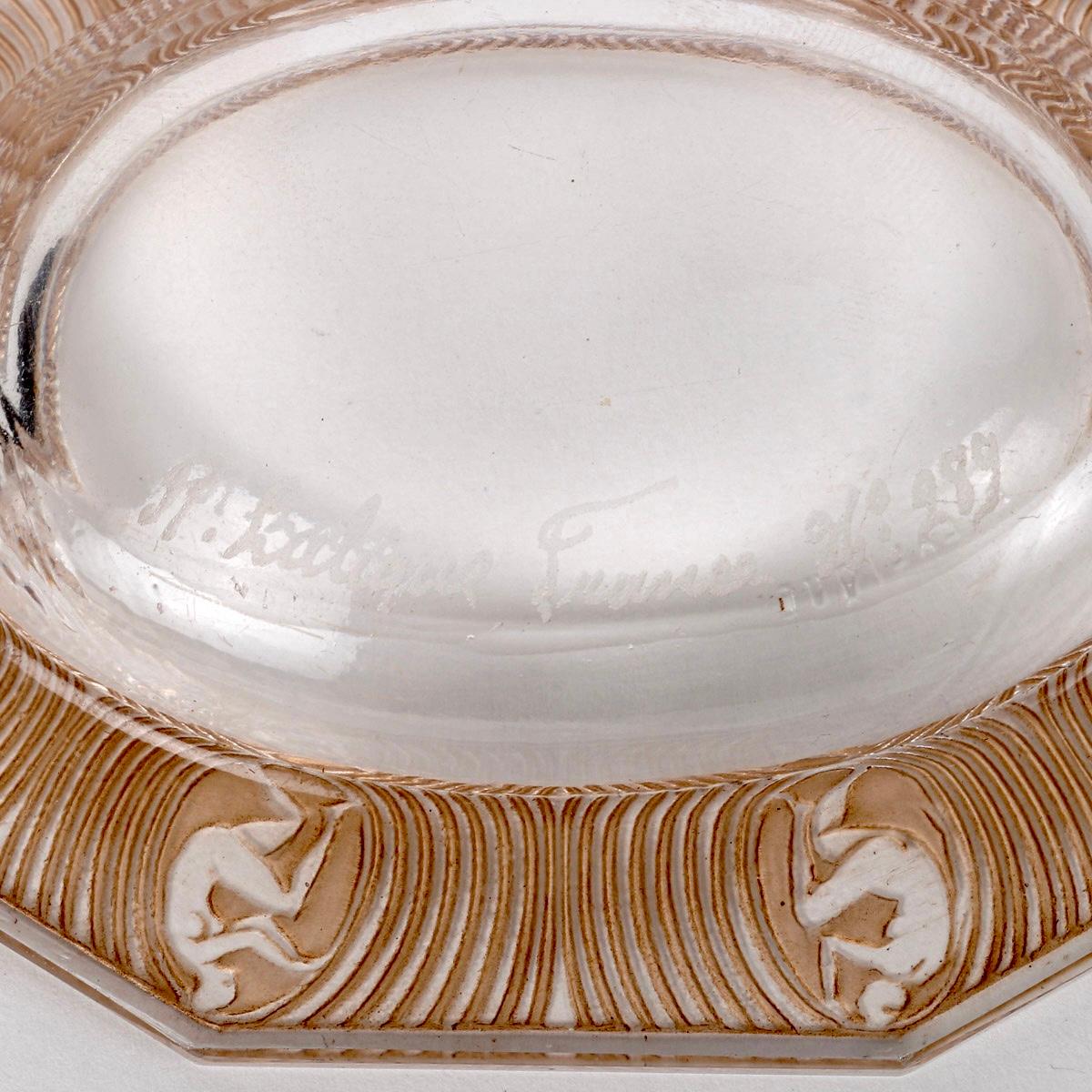 Art Deco 1924 René Lalique, Astray Alice Clear Glass with Sepia Patina For Sale