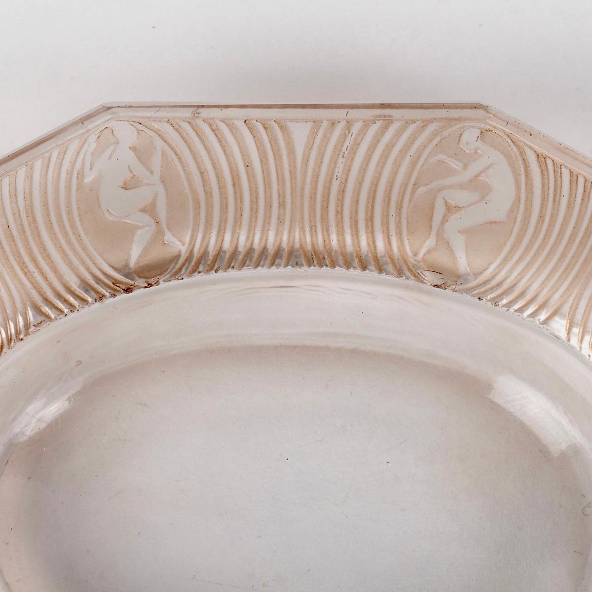 French 1924 René Lalique, Astray Alice Clear Glass with Sepia Patina For Sale