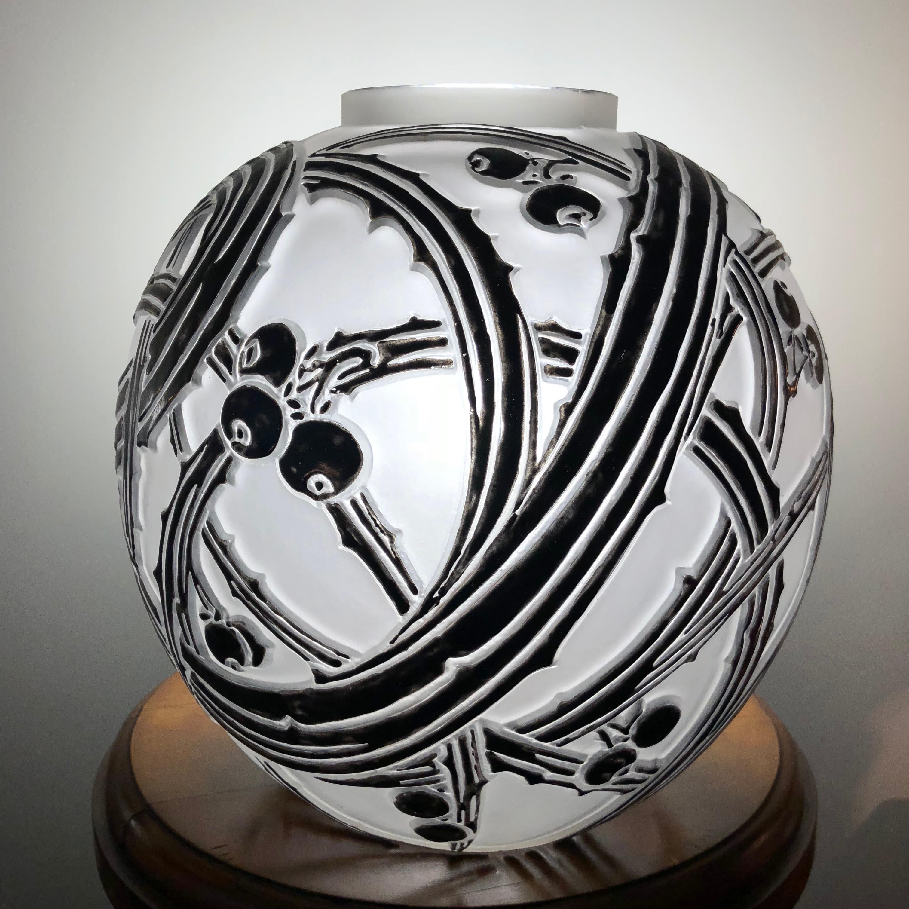 Art Deco 1924 Rene Lalique Baies Vase in Frosted Glass with Shinny Original Black Enamel