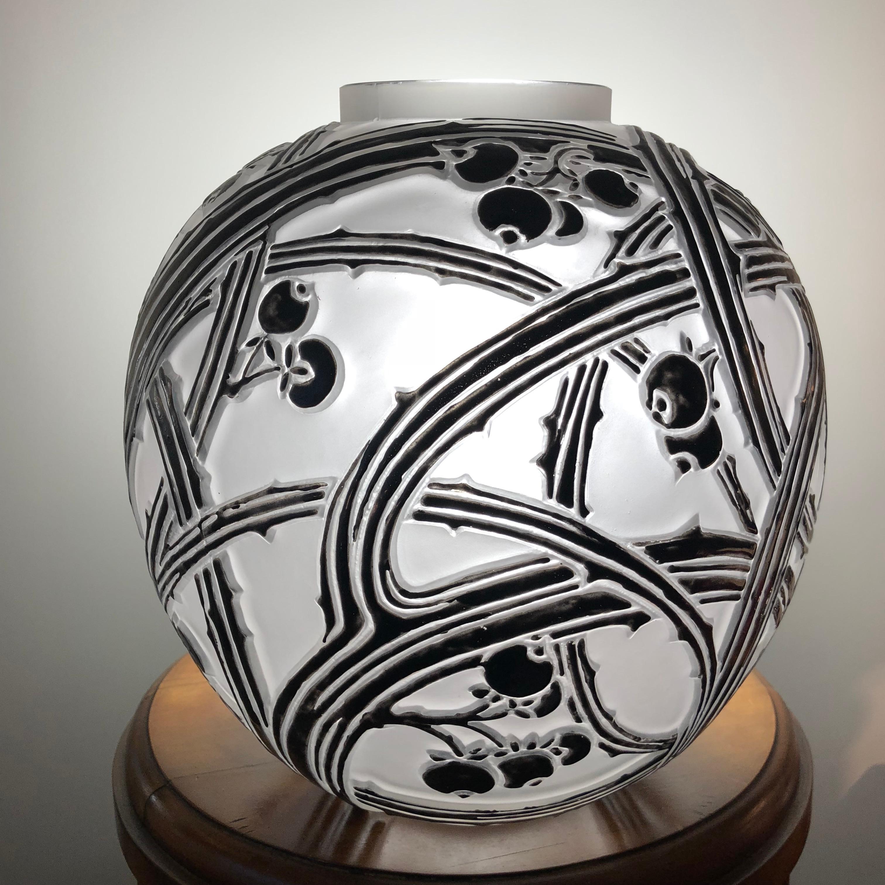 French 1924 Rene Lalique Baies Vase in Frosted Glass with Shinny Original Black Enamel