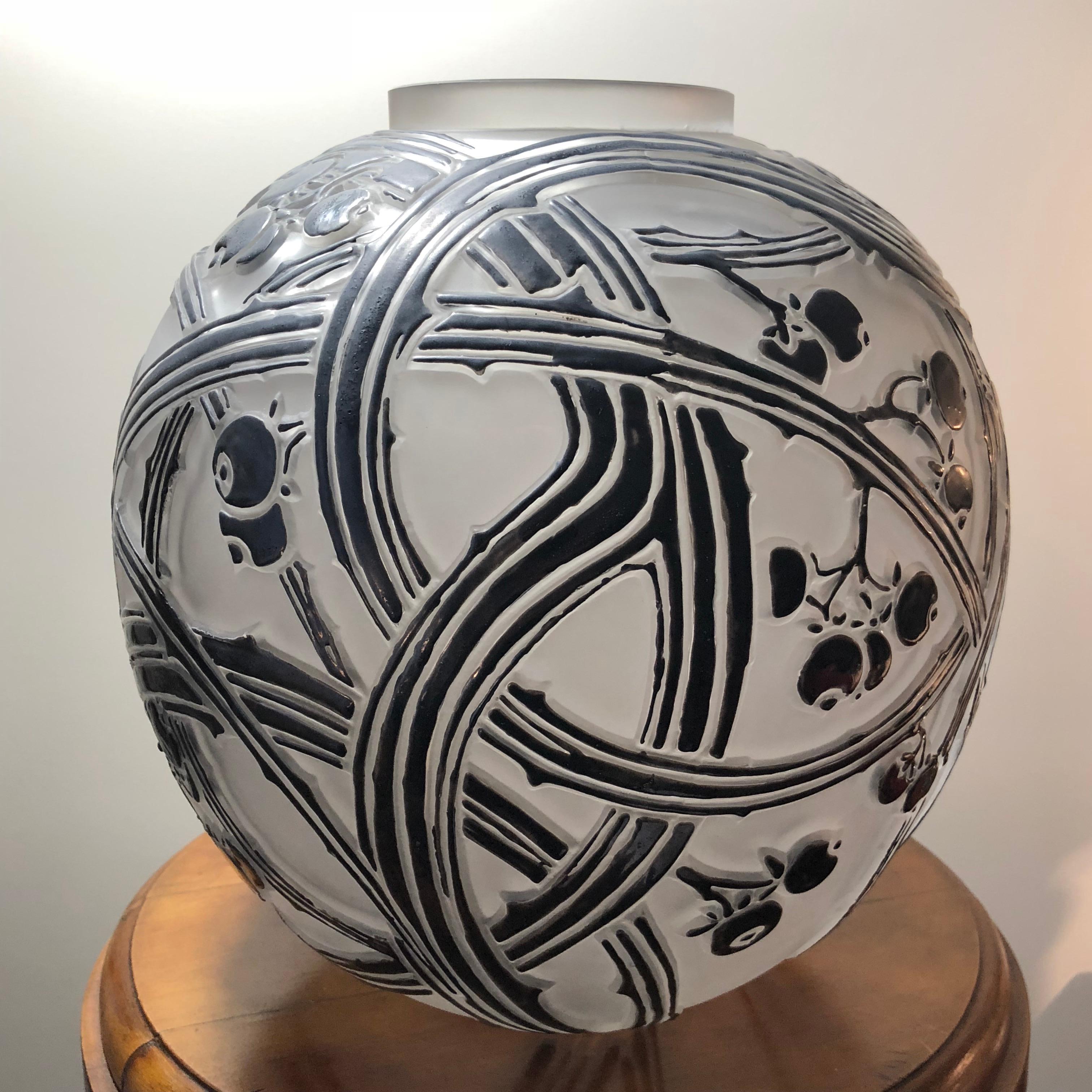 Early 20th Century 1924 Rene Lalique Baies Vase in Frosted Glass with Shinny Original Black Enamel
