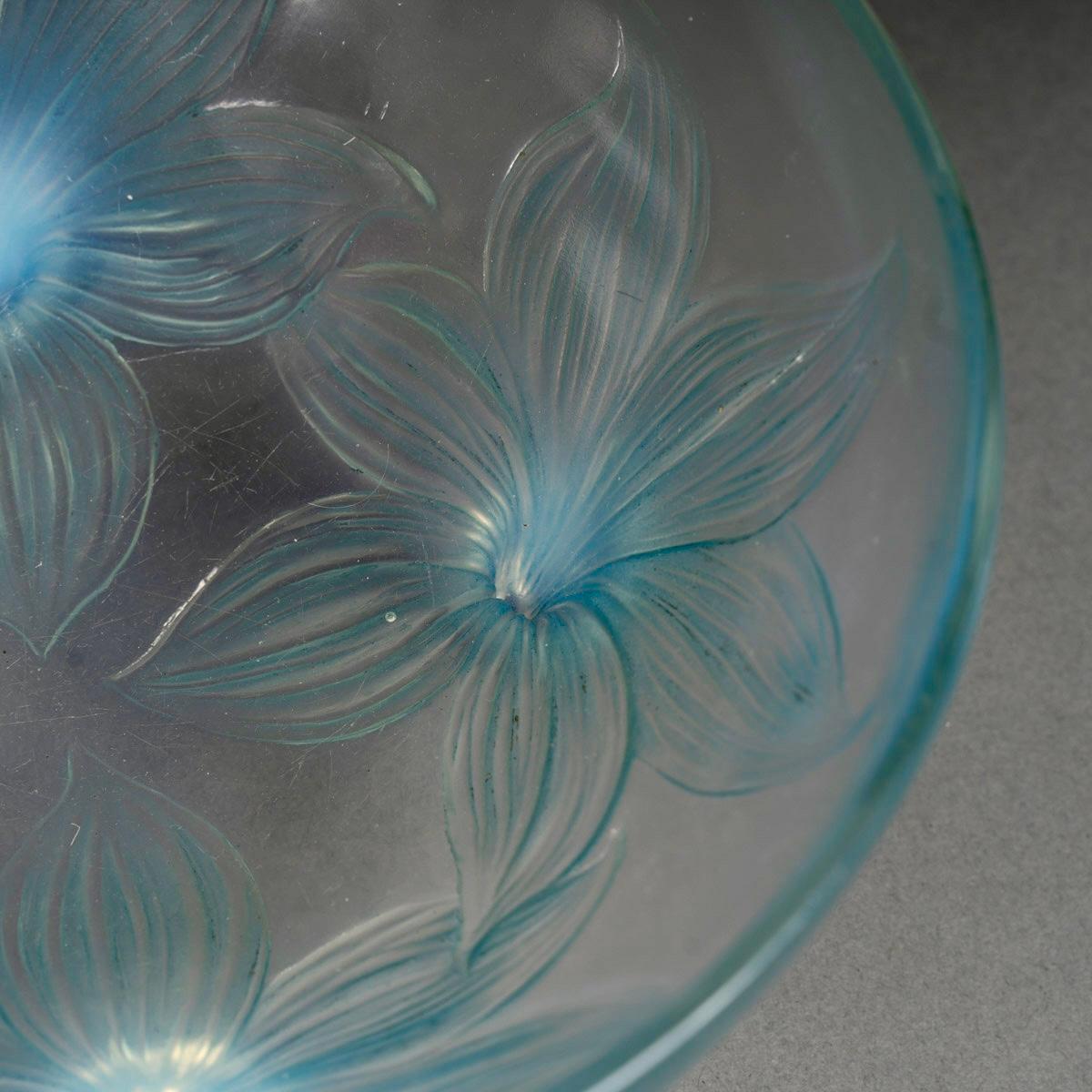 French 1924 René Lalique - Bowl Lys Lily Opalescent Glass With Blue Patina