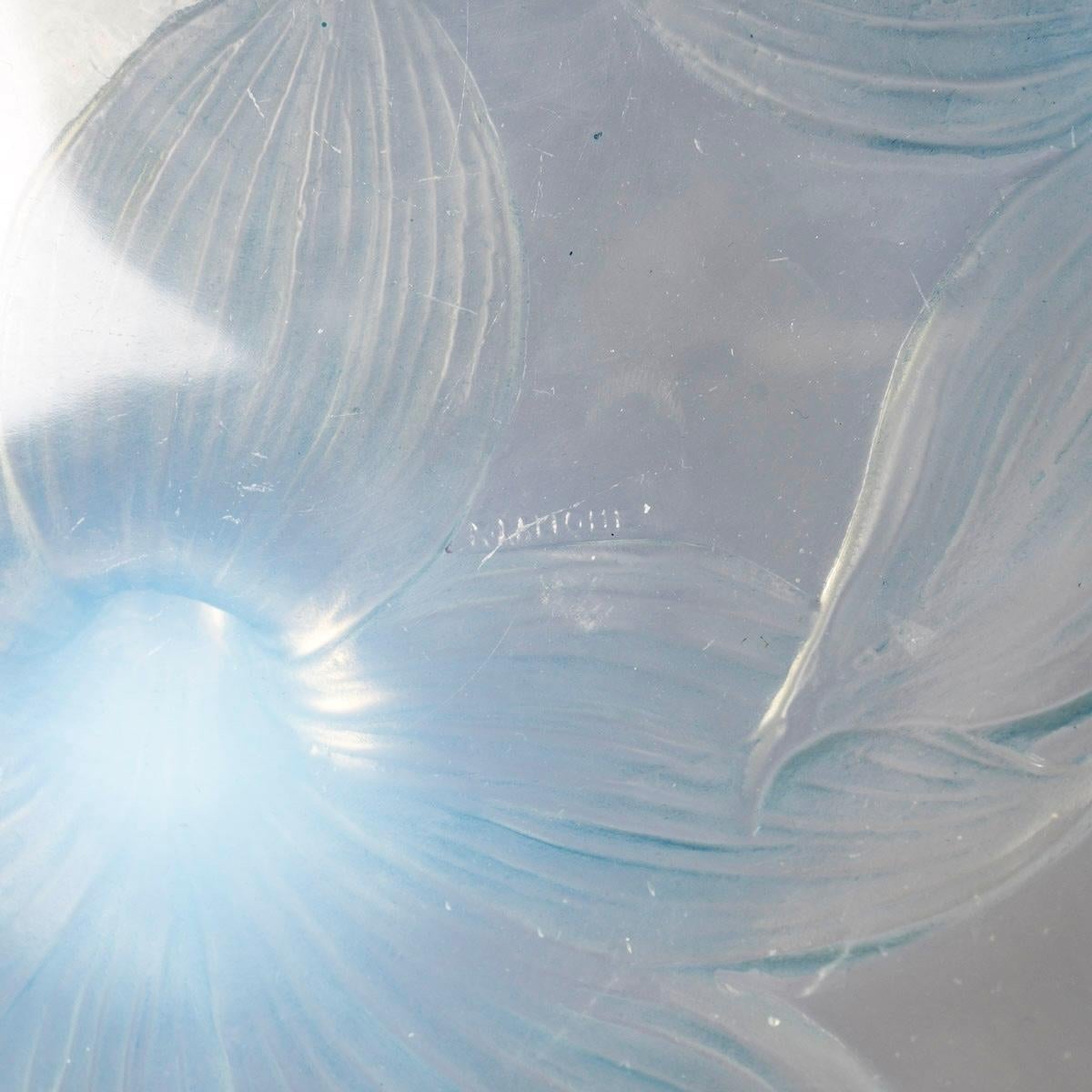 1924 René Lalique - Ciotola Lalique in vetro opalescente con patina blu in vendita 1