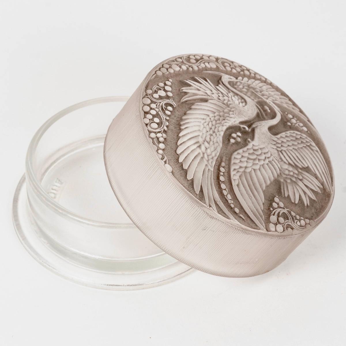Art Deco 1924 René Lalique, Box Jar Rambouillet Frosted Glass with Grey Patina For Sale