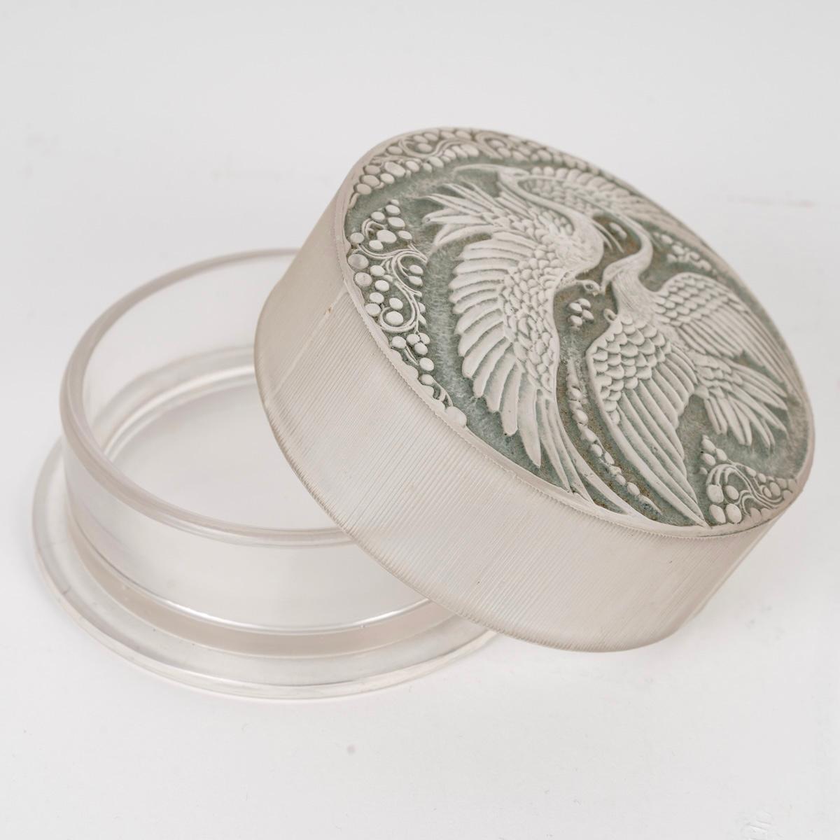Français 1924 René Lalique, Boîte en verre de Rambouillet avec patine vert de gris en vente