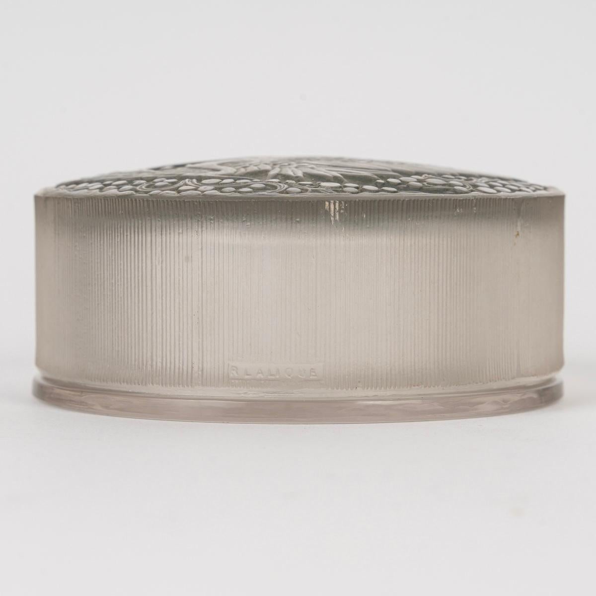 1924 René Lalique, Boîte en verre de Rambouillet avec patine vert de gris Bon état - En vente à Boulogne Billancourt, FR