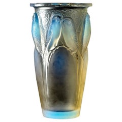 1924 René Lalique Ceylan Vase in Opalescent Glass, Parrots