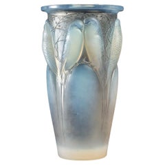1924 René Lalique Ceylan Vase in Opalescent Glass, Parrots