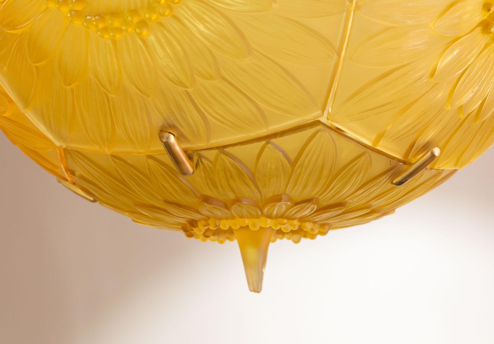 1924 René Lalique Complete Passiflore Chandelier Light Fixture Yellow Glass In Good Condition In Boulogne Billancourt, FR