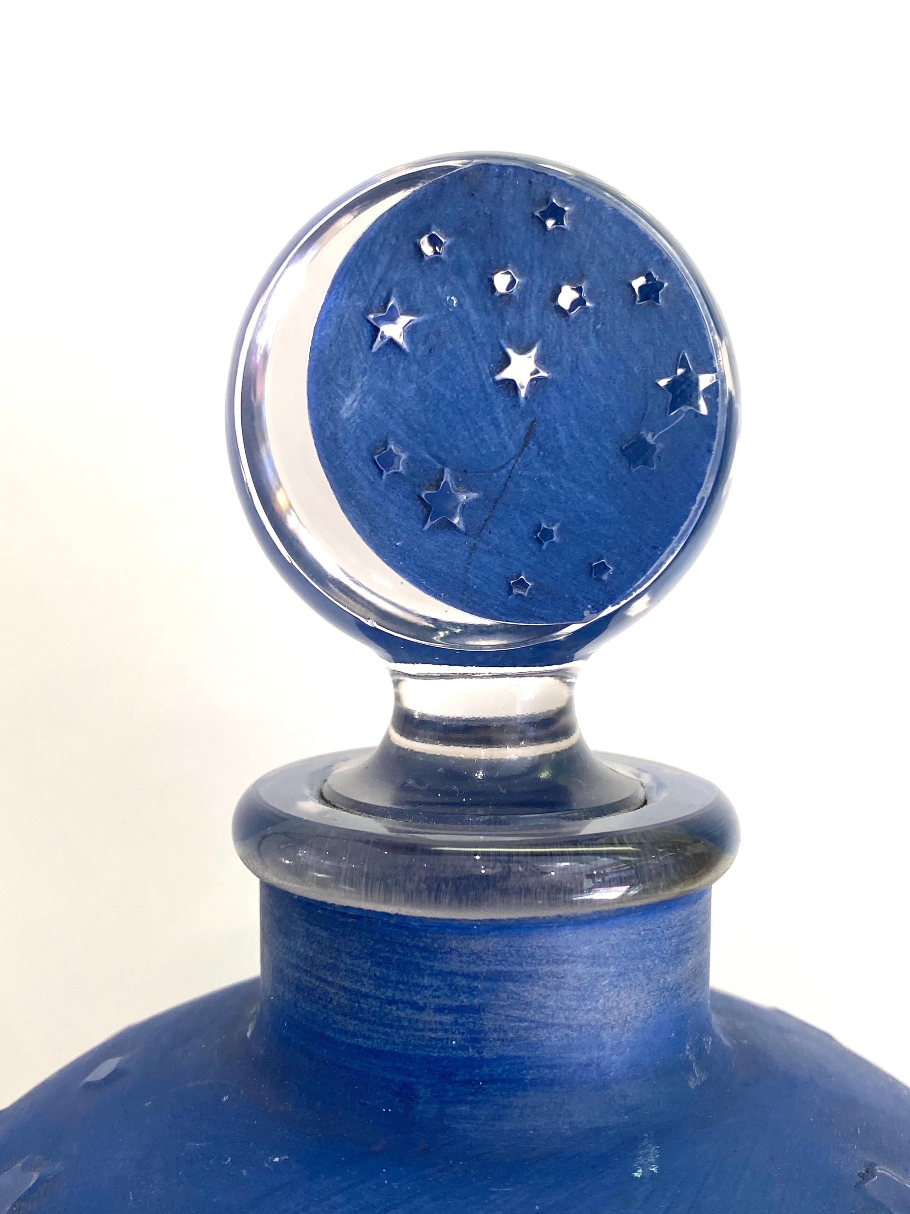 1924 Rene Lalique Dans La Nuit Perfume Bottle for Worth Blue Patina, Big Size In Good Condition In Boulogne Billancourt, FR
