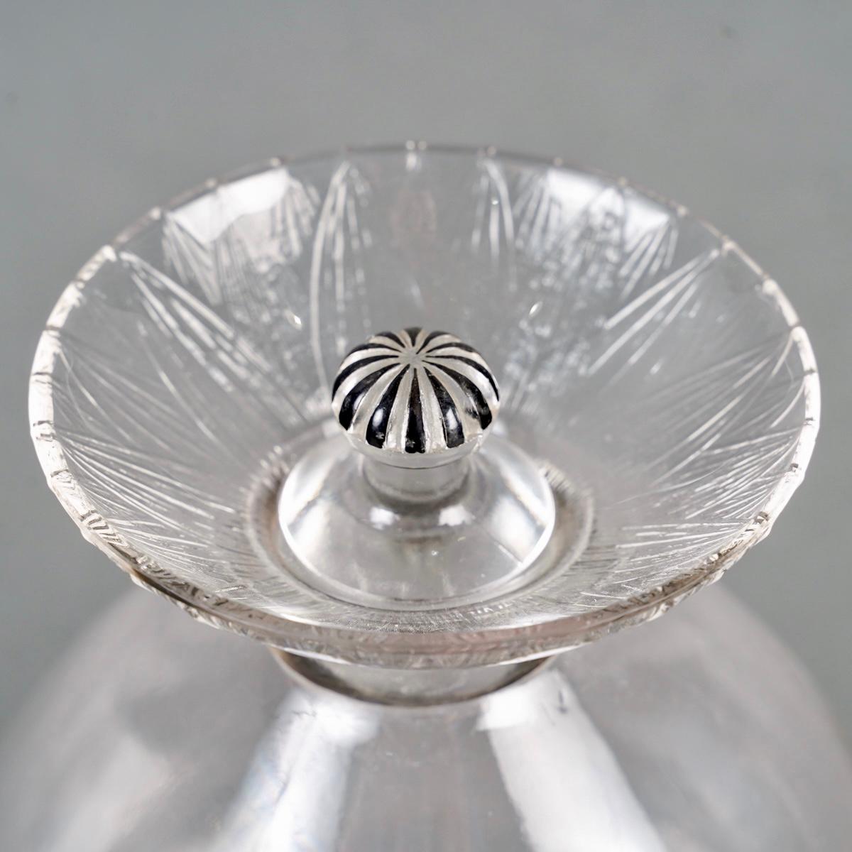 Molded 1924 René Lalique - Decanter Lotus Clear Glass With Black Enamel For Sale