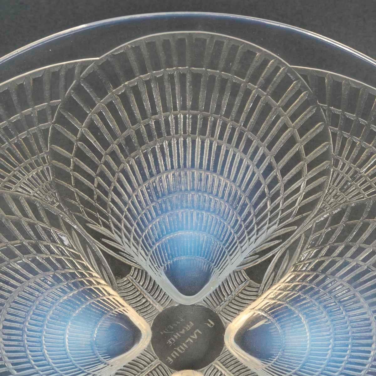 European 1924 René Lalique - Dish Plate Coquilles Shells Opalescent Glass