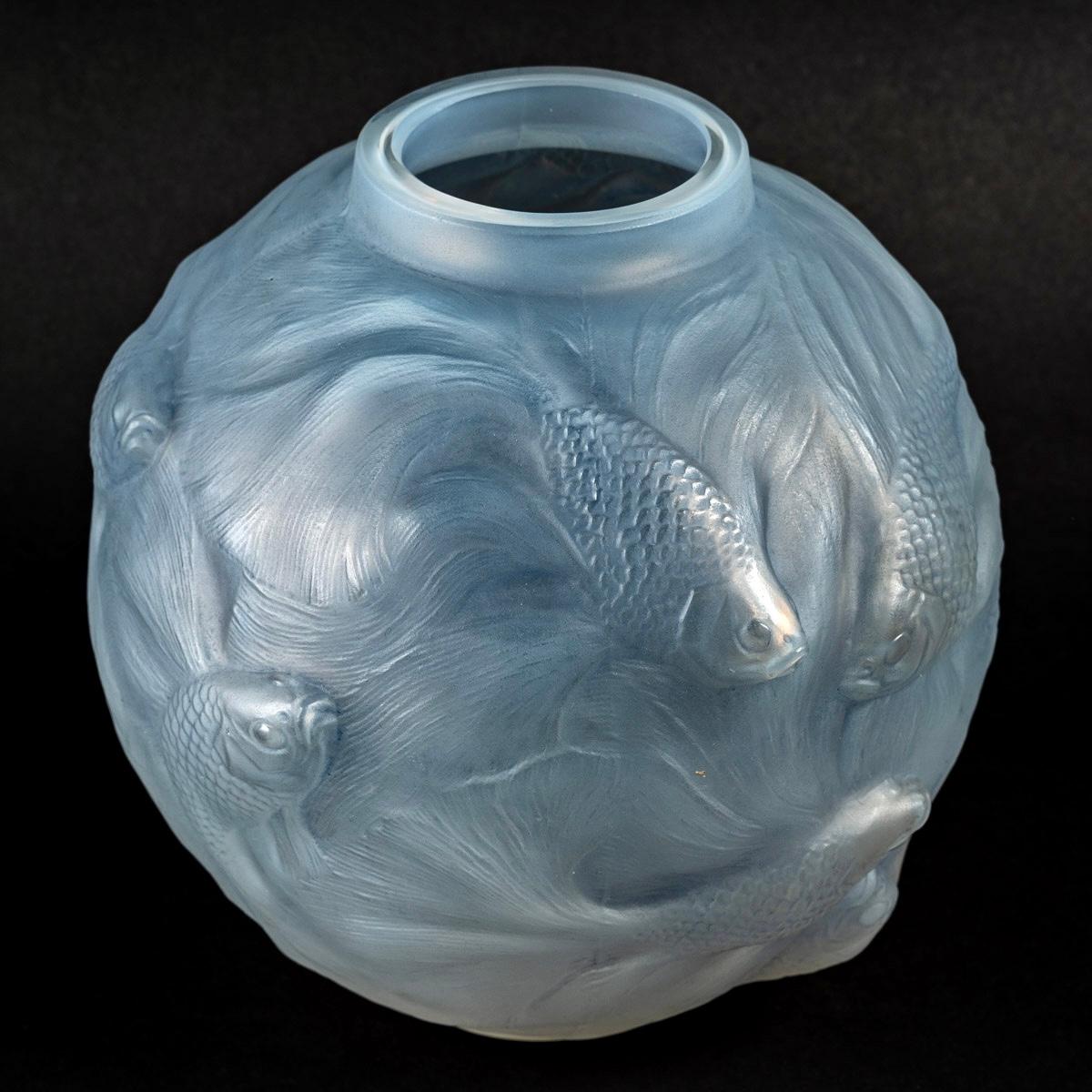Art Deco 1924 Rene Lalique Formose Vase in Double Cased Opalescent Glass with Blue Stain