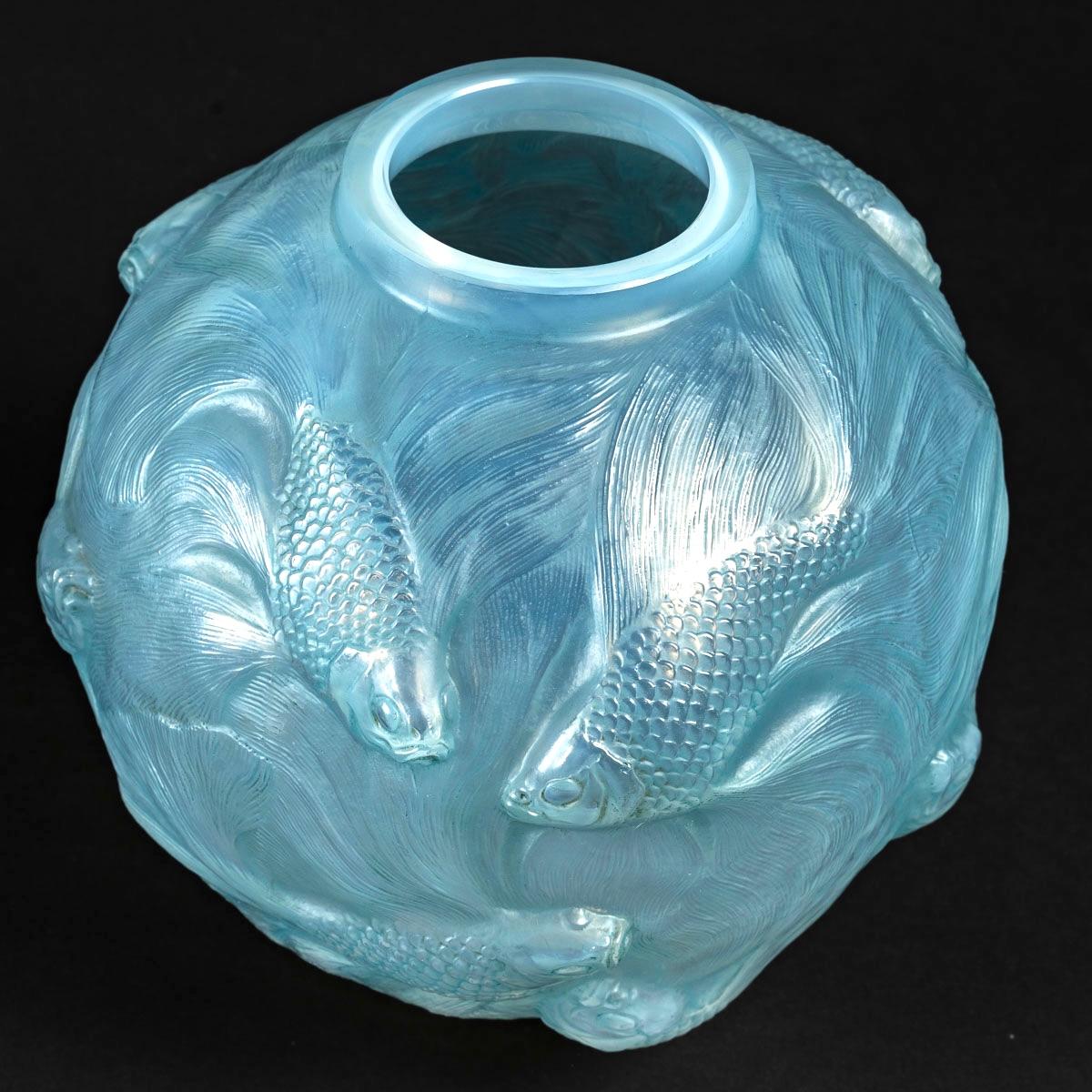 Art Deco 1924 Rene Lalique Formose Vase in Double Cased Opalescent Glass with Blue Stain