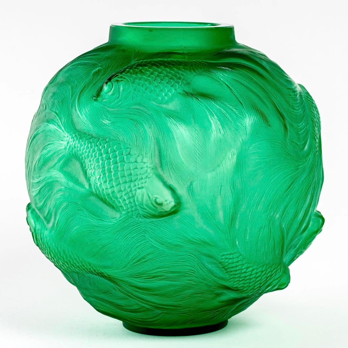 Art Deco 1924 René Lalique Formose Vase in Emerald Green Glass
