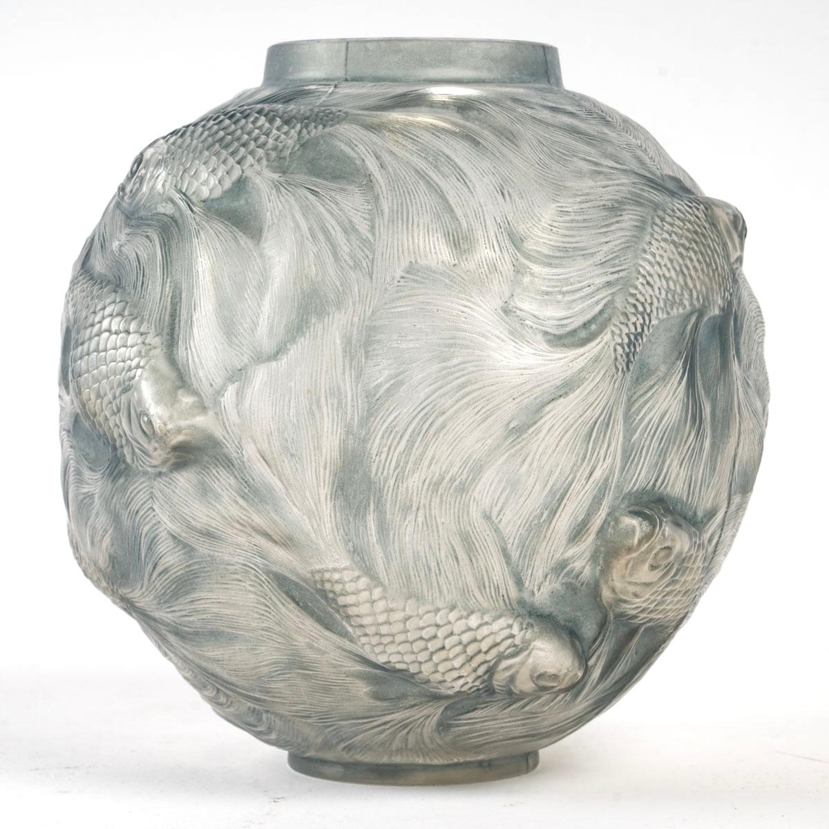 French 1924 René Lalique Formose Vase in Frosted Glass with Blue Patina, Fishes