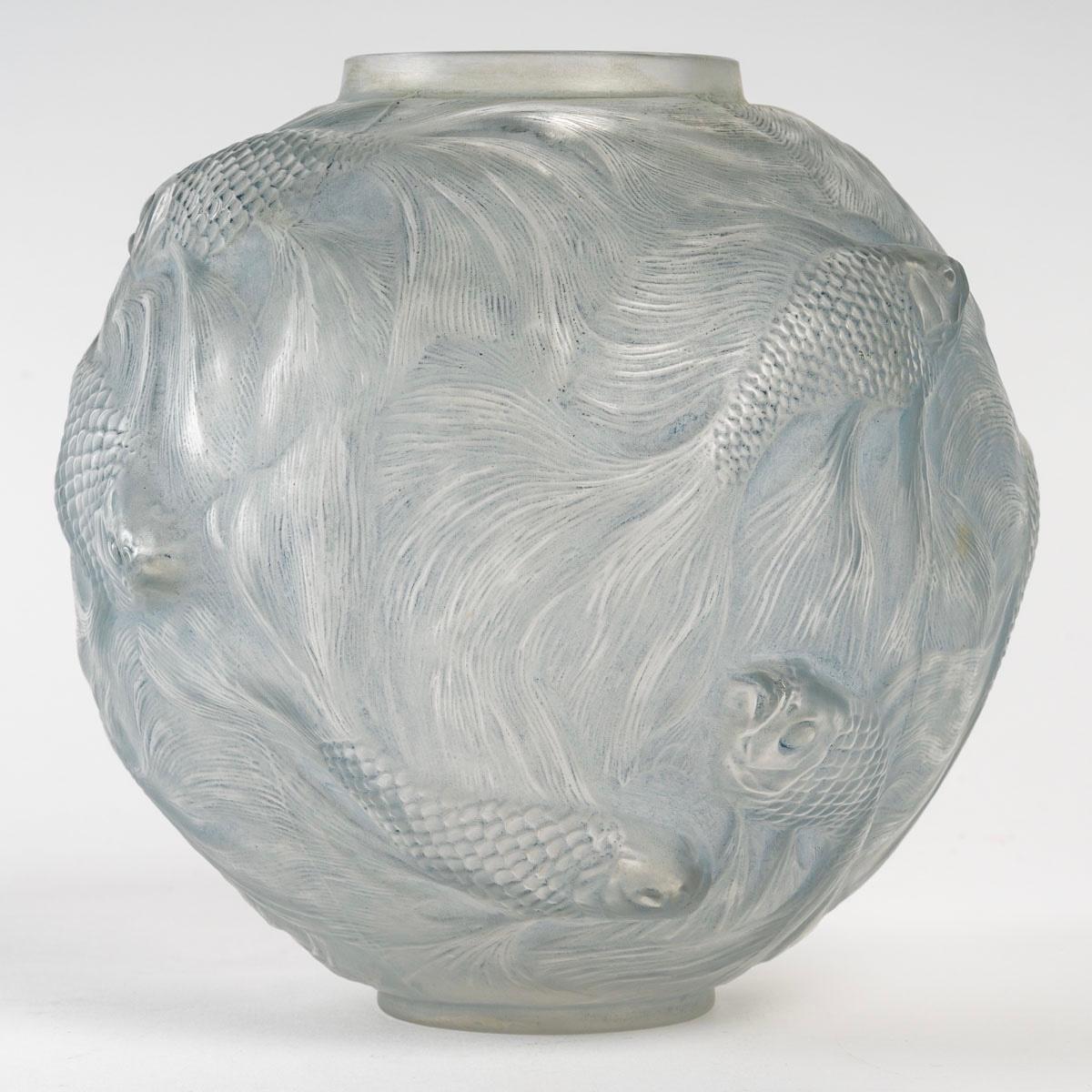 French 1924 René Lalique Formose Vase in Frosted Glass with Blue Patina, Fishes