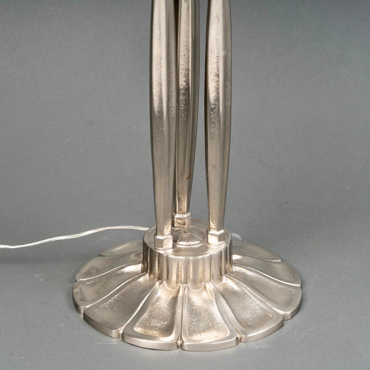 1924 René Lalique - Lamp Coquilles Shells Glass & Nickeled Bronze In Good Condition In Boulogne Billancourt, FR