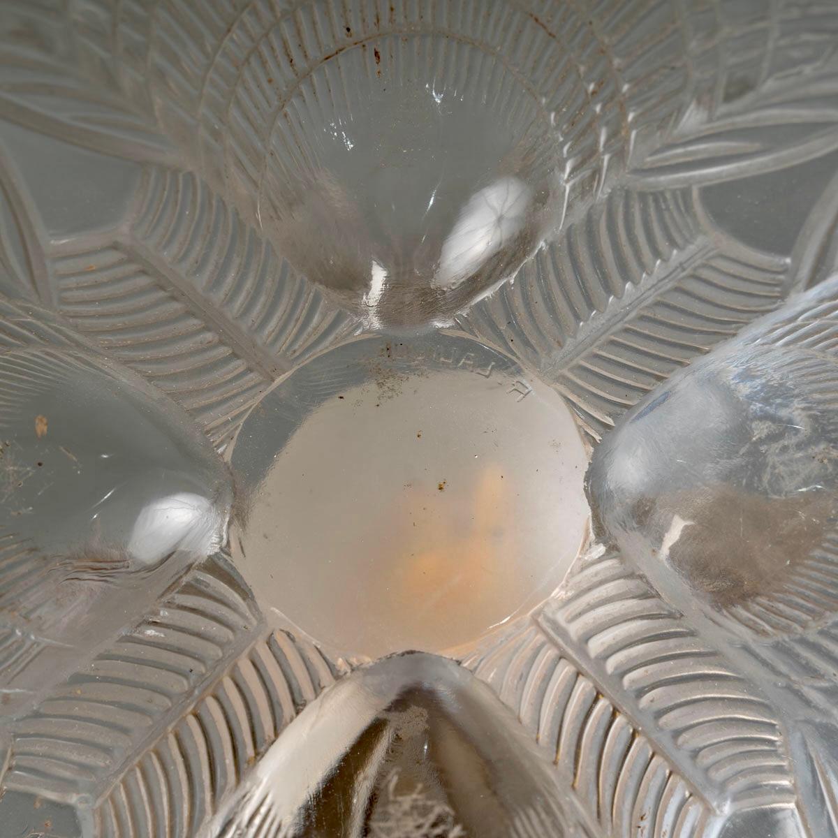 Early 20th Century 1924 René Lalique - Lamp Coquilles Shells Glass & Nickeled Bronze