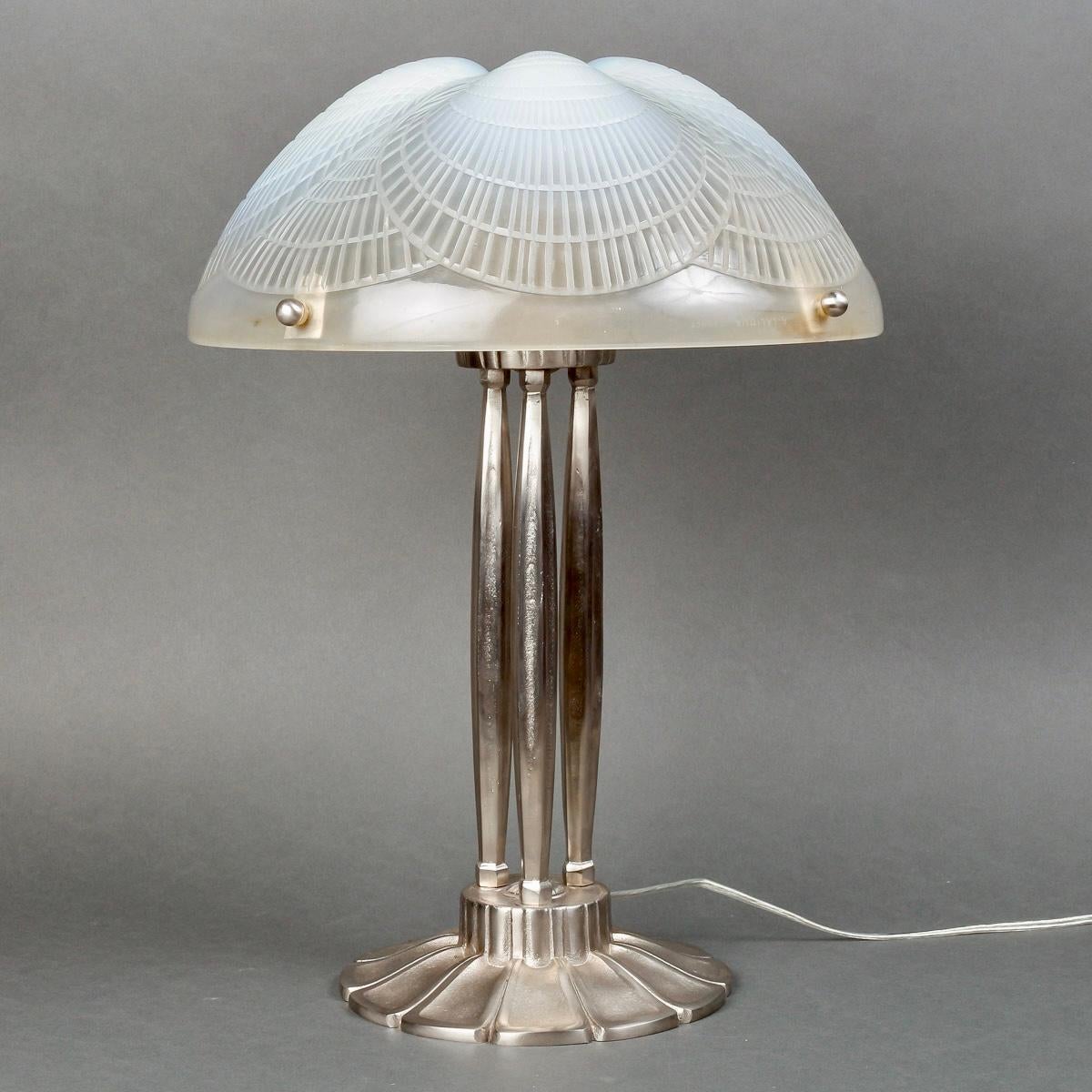 Art Deco 1924 René Lalique - Pair Of Lamps Coquilles Opalescent Glass & Nickeled Bronze