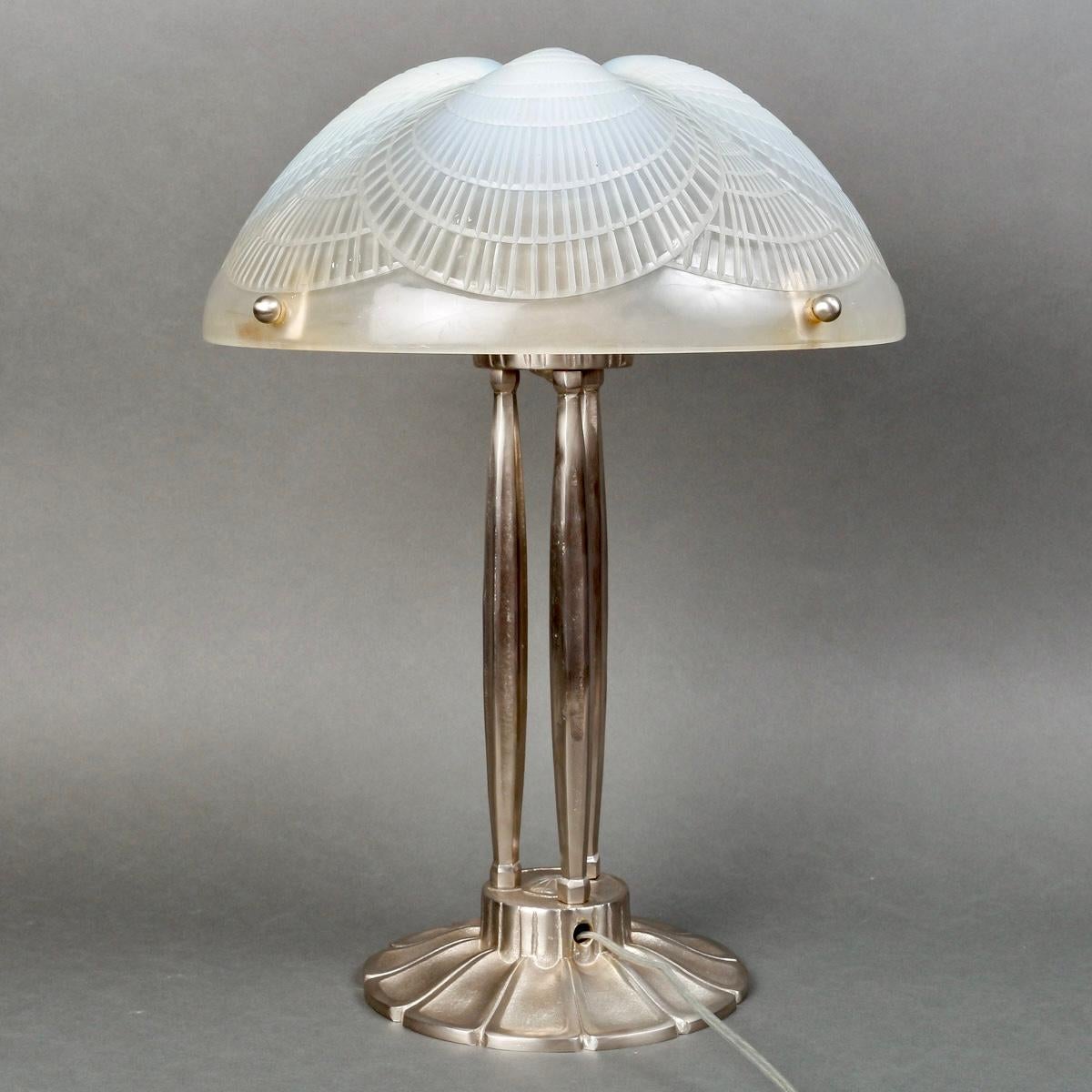 French 1924 René Lalique - Pair Of Lamps Coquilles Opalescent Glass & Nickeled Bronze For Sale