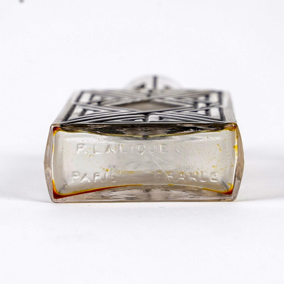 French 1924 René Lalique - Perfume Bottle 5 Forvil Glass With Black Enamel
