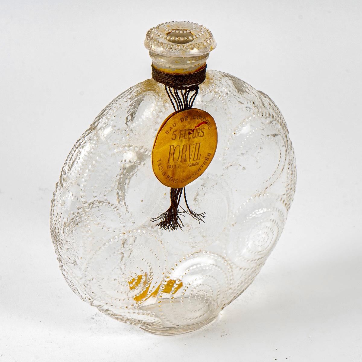 1924 Rene Lalique Relief Parfümflasche Forvil Milchglas mit Etikett (Art déco) im Angebot