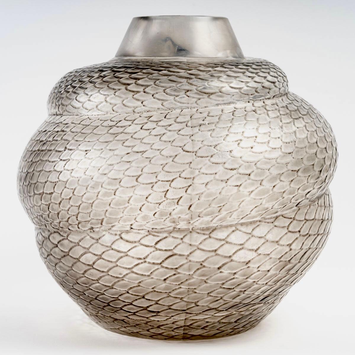 French 1924 René Lalique Serpent Vase in Frosted Glass with Grey Patina, Snake