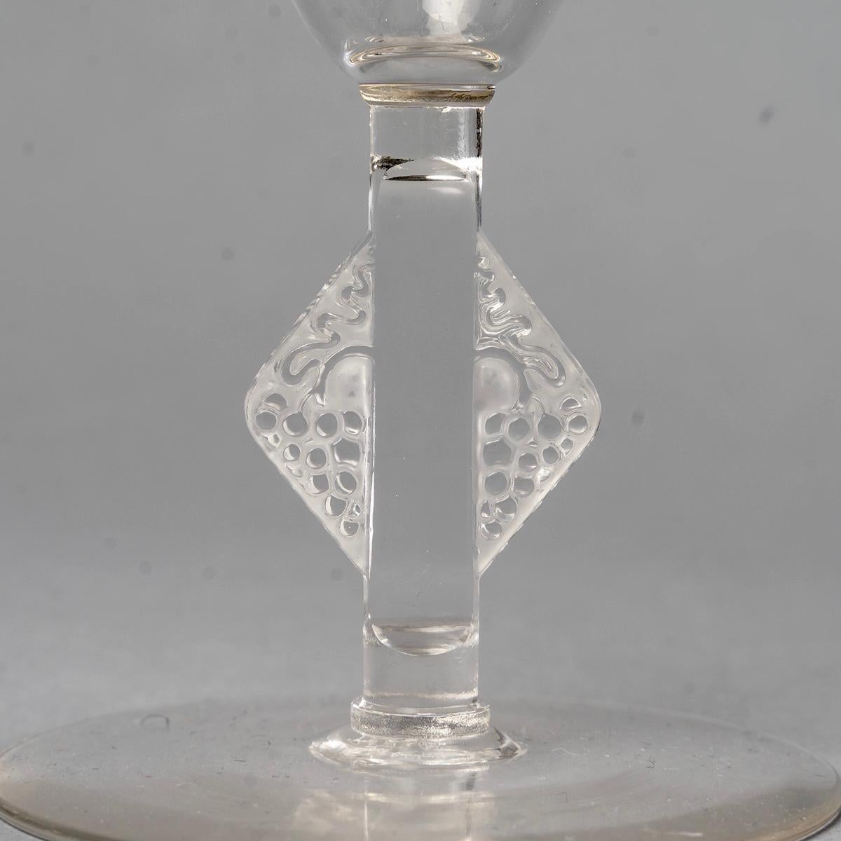 French 1924 René Lalique, Set of Tablewares Glasses Savergne Clear Glass, 34 Pieces For Sale