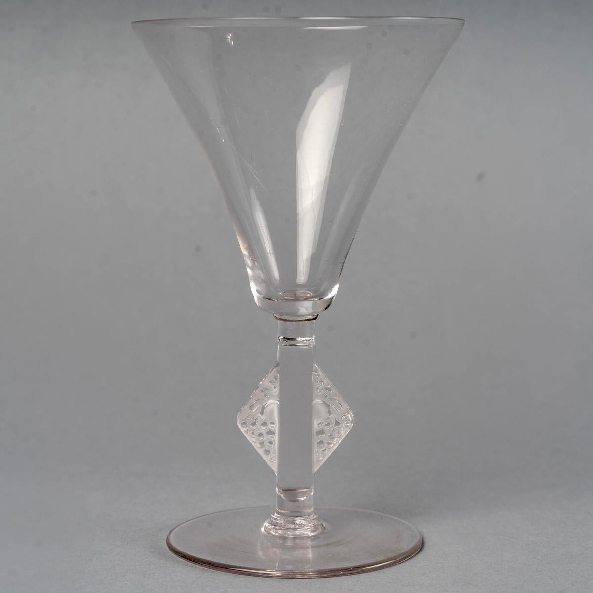 1924 René Lalique, Set of Tablewares Glasses Savergne Clear Glass, 34 Pieces In Good Condition For Sale In Boulogne Billancourt, FR