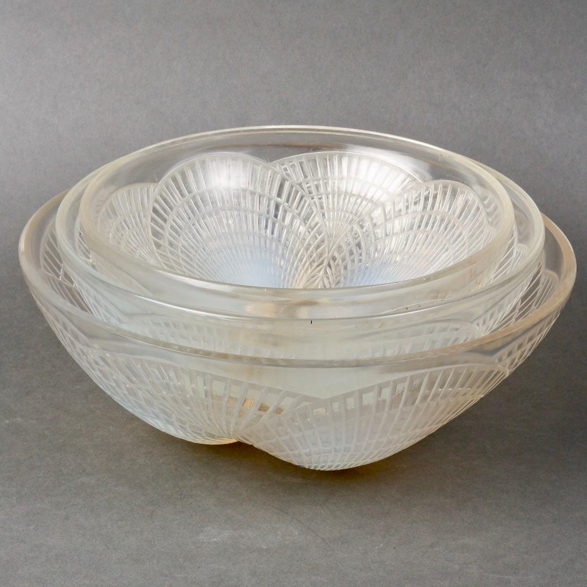 1924 René Lalique - Satz von drei Schalen Coquilles Opalescentes Glas (Art déco) im Angebot