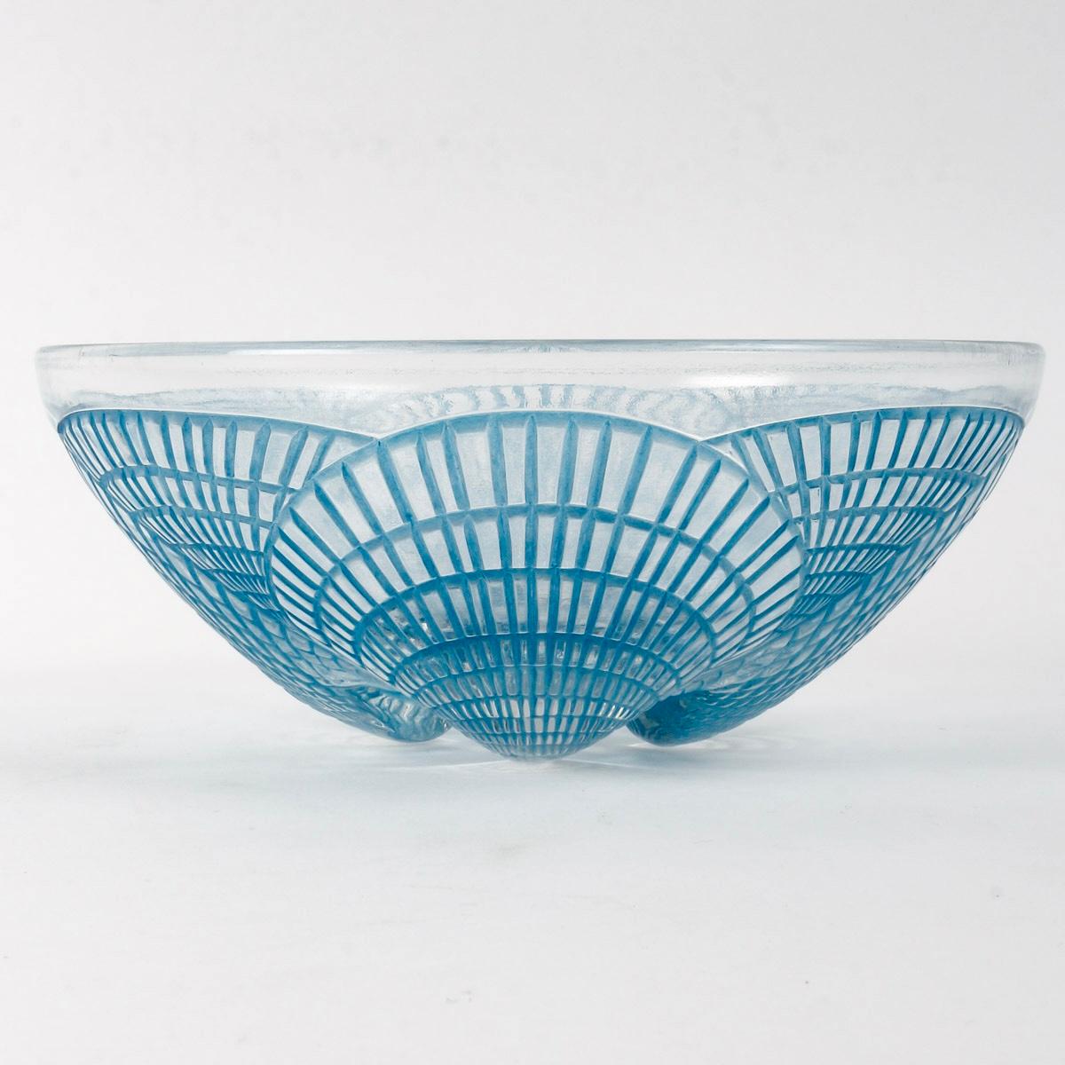 French 1924 René Lalique - Tablewares Bowls Coquilles Shells Glass With Blue Patina  For Sale