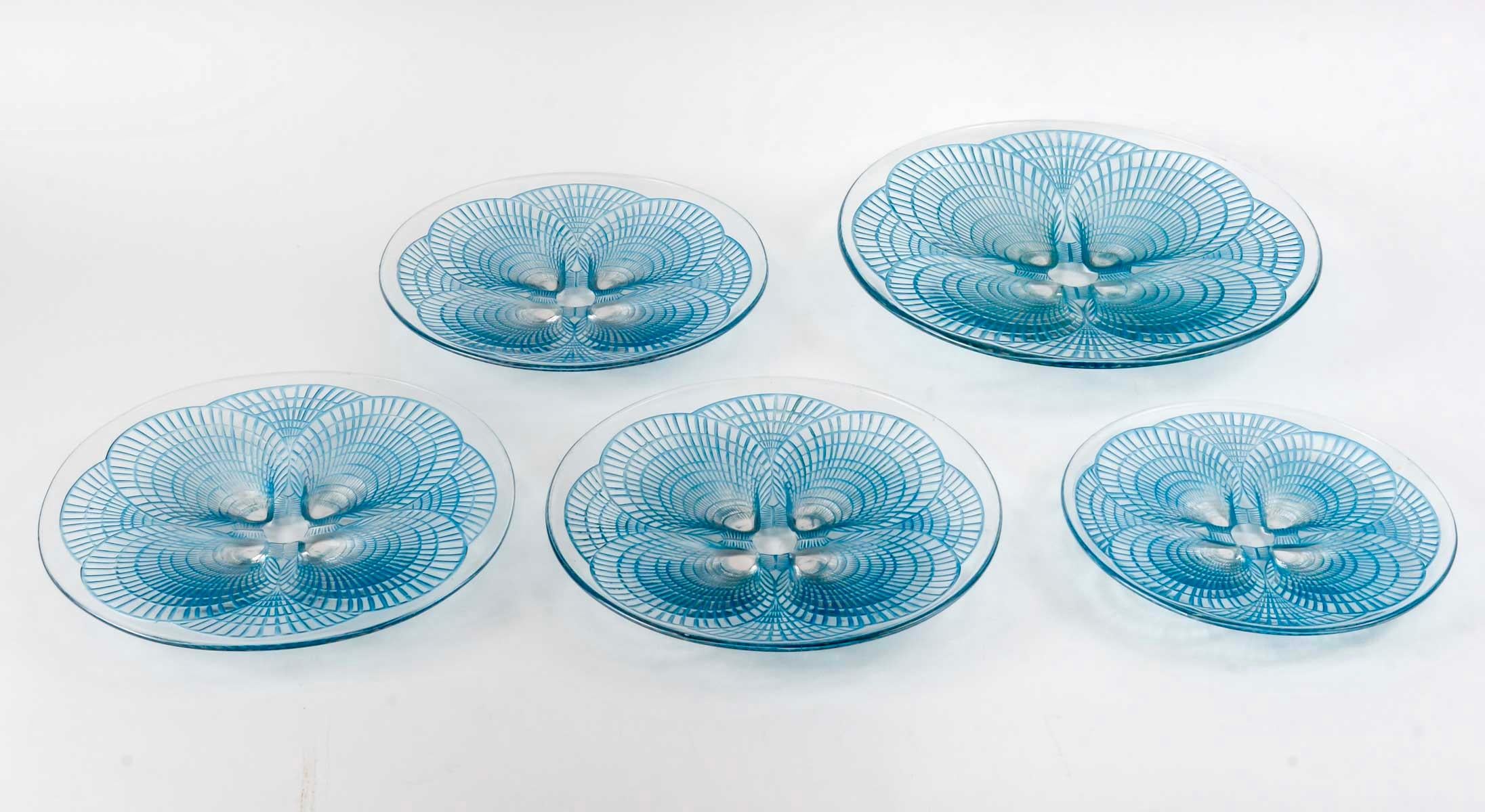 1924 René Lalique - Tafelgeschirr Teller Schale Coquilles Muscheln Glas Blau Patina (Geformt) im Angebot