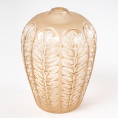 Vase Tournai de 1924 René Lalique en verre transparent et dépoli avec patine Sepia