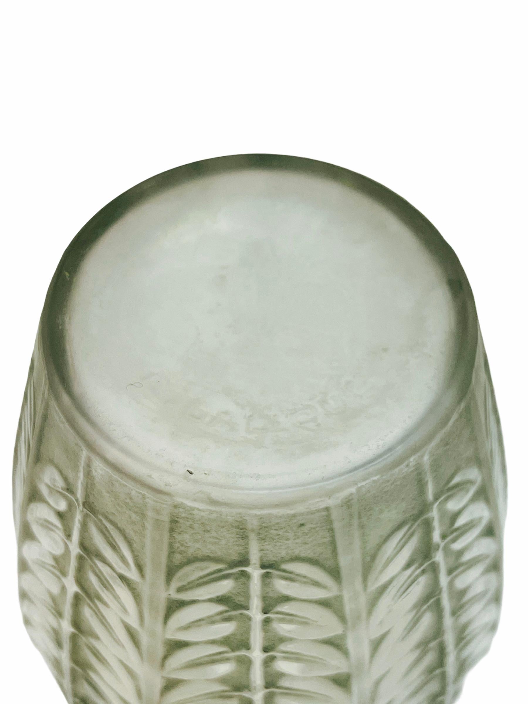 1924 René Lalique Tournai Vase in Frosted Glass with Green Patina In Good Condition In Boulogne Billancourt, FR