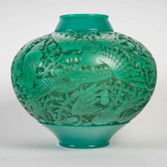 1924 René Lalique - Vase Aras Cased Jade Green Glass With Grey Patina Parrots