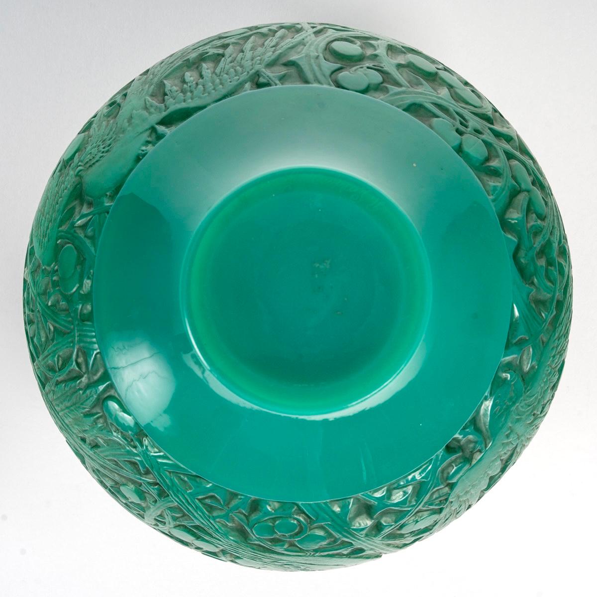 Blown Glass 1924 René Lalique - Vase Aras Cased Jade Green Glass With Grey Patina Parrots For Sale