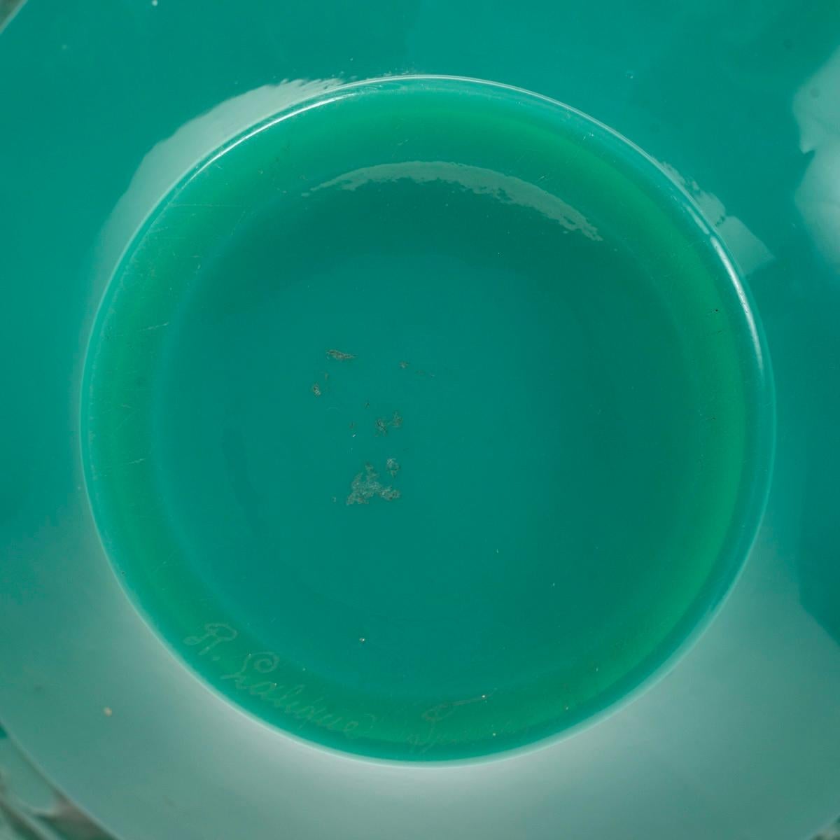 1924 René Lalique - Vase Aras Überfangenes Jadegrünes Glas Mit Grauen Patina Papageien im Angebot 1