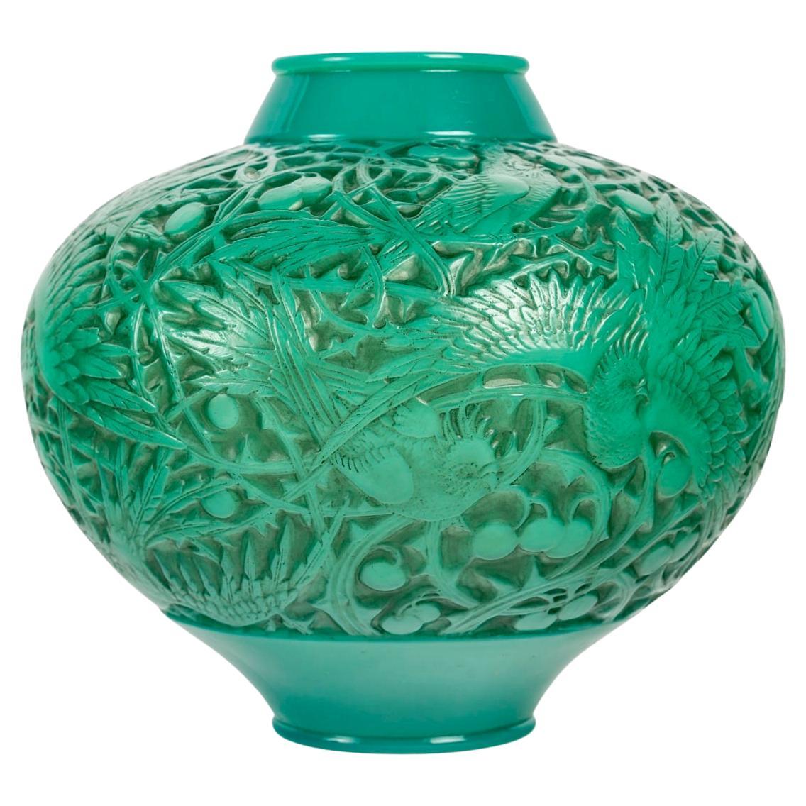 1924 René Lalique - Vase Aras Überfangenes Jadegrünes Glas Mit Grauen Patina Papageien im Angebot