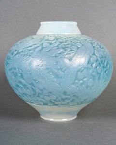 1924 René Lalique - Vase Aras Opalescent Glass With Blue Patina