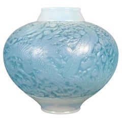 1924 René Lalique - Vase Aras Opalescent Glass With Blue Patina