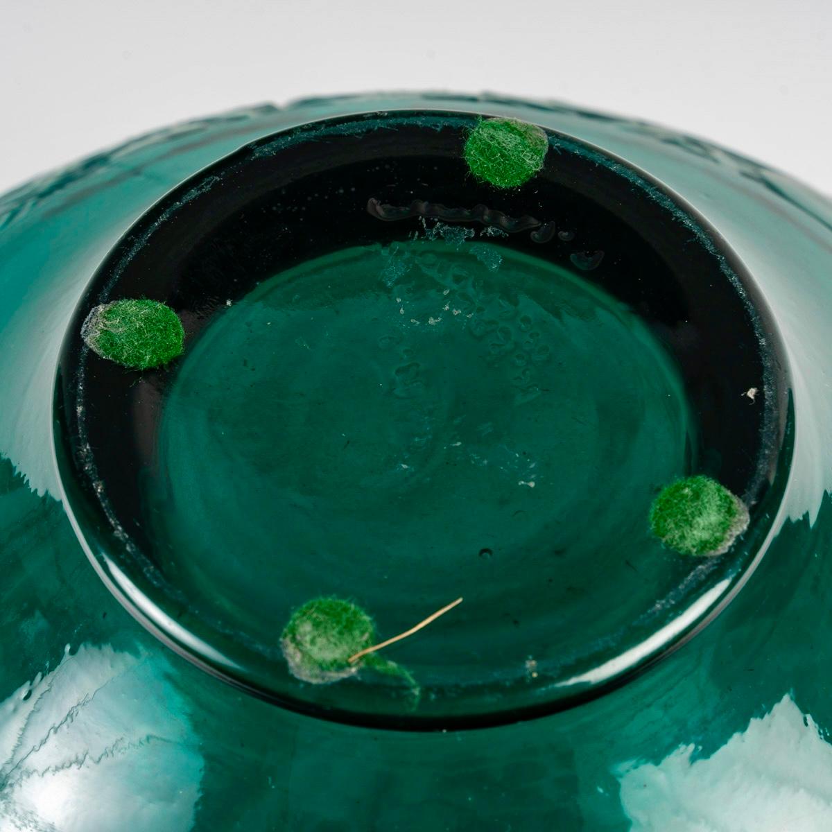 Molded 1924 René Lalique - Vase Aras Parrots Teal Green Glass White Patina For Sale