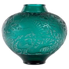 1924 René Lalique - Vase A for Ara en verre vert sarcelle avec perroquets en patine blanche